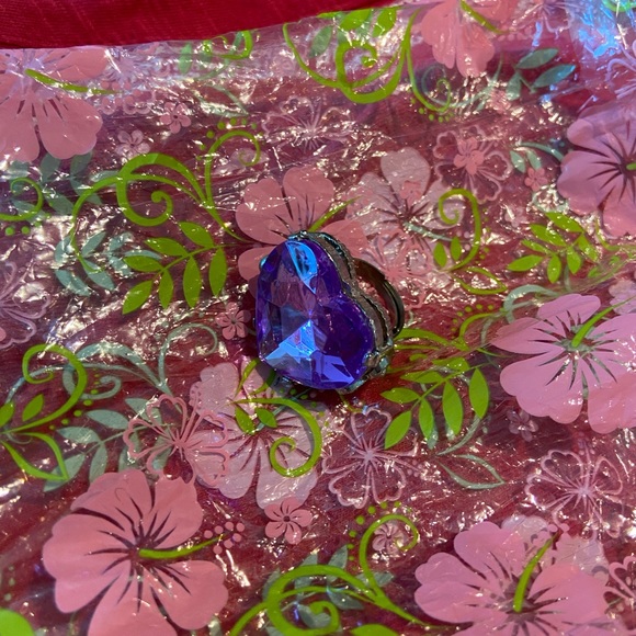 Big Purple crystal Heart 💜 ring - Picture 5 of 6